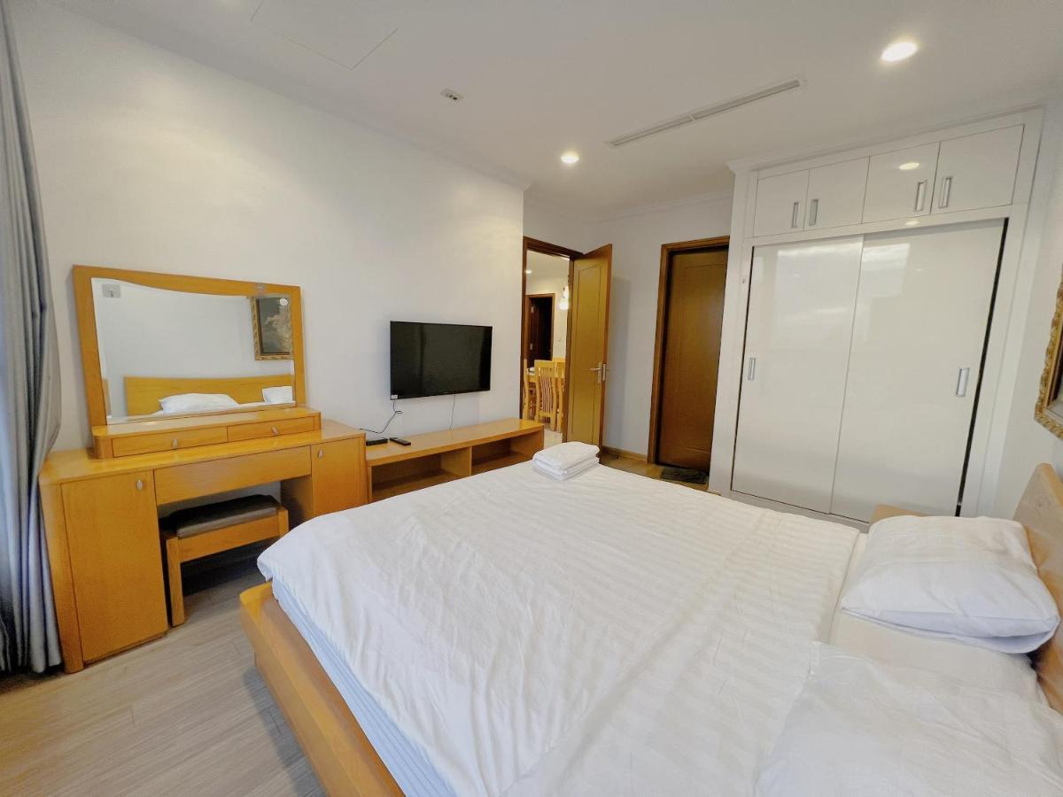 Homes By Christine - Vinhomes Central Park Ho Chi Minh City Exterior photo