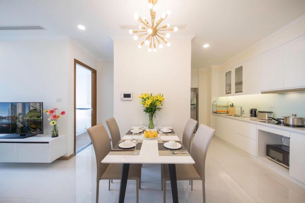 Homes By Christine - Vinhomes Central Park Ho Chi Minh City Exterior photo